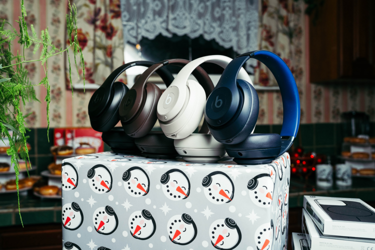 Beats by Dre - Beats by Dre Holiday House